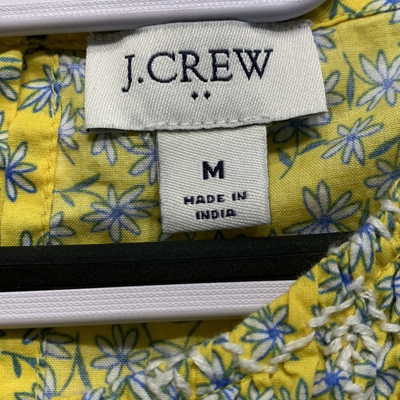 J.Crew Embroidered Flutter Sleeve Top in
Stellar Yellow Daisy - Size Medium - Picture 6 of 8